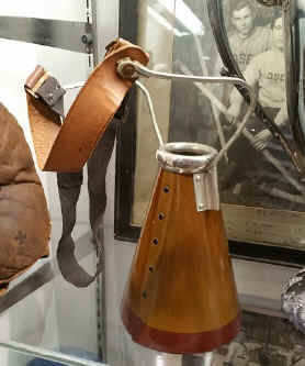 Megaphone L.jpg (106862 bytes)