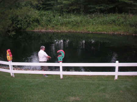 Mike Fishing (1).JPG (184264 bytes)