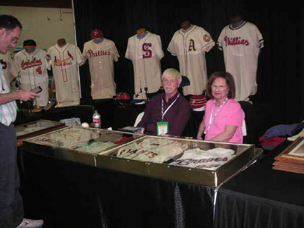 mr and mrs daryl omary.jpg (107685 bytes)