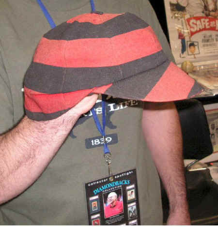 CapClose_653x682.jpg (65266 bytes)