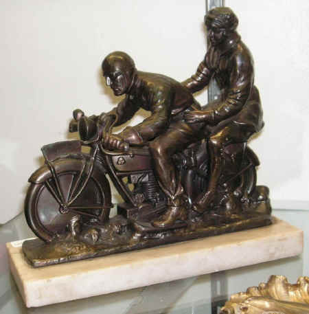 MotorCycleLeft.jpg (190179 bytes)