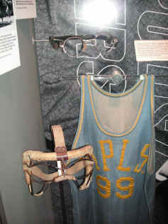 PICT0047_900x1200.jpg (185244 bytes)