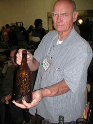 PICT0299_900x1200.jpg (159380 bytes)