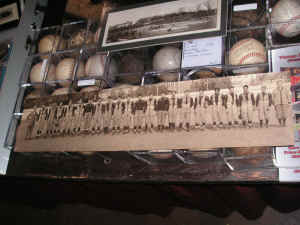 PICT2110_1200x900.jpg (215612 bytes)