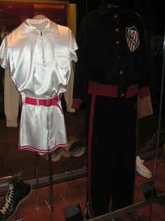 PICT9957_900x1200.jpg (129433 bytes)