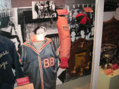 PICT9966_1200x900.jpg (196049 bytes)