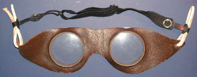 goggles.jpg (133198 bytes)