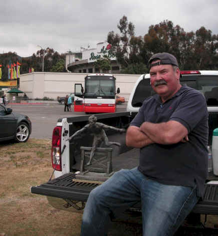 Carlton with Hurdler crp.jpg (196919 bytes)