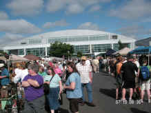 Crowd_1600x1200.jpg (148453 bytes)