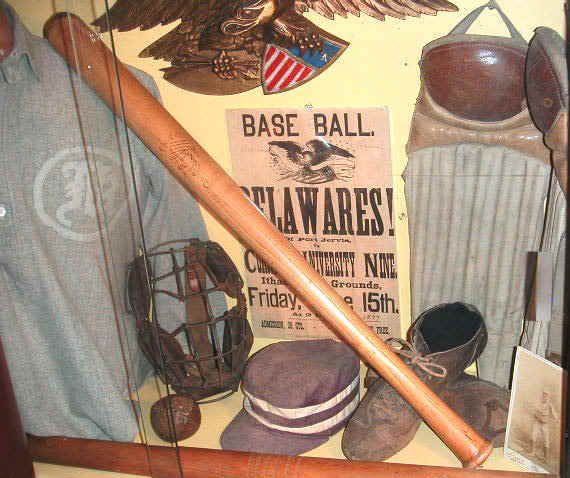 Estes_in_case.JPG (40799 bytes)