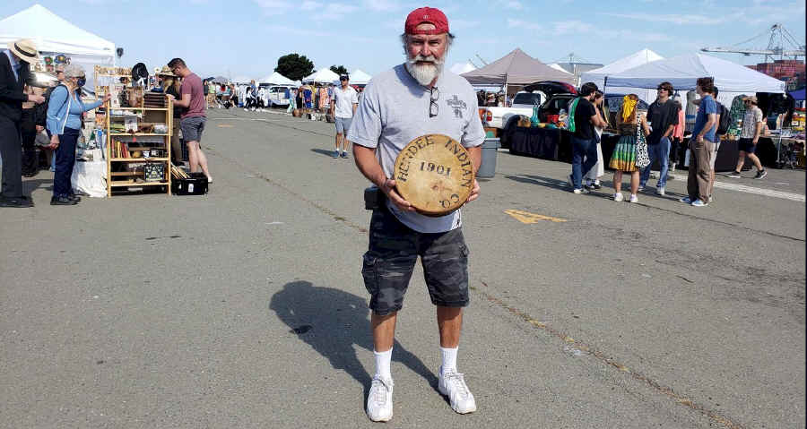 carlton holding drum at alameda 7_223.jpg (492096 bytes)