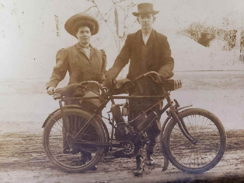 Raycycle Motorcycle (3).jpg (99449 bytes)