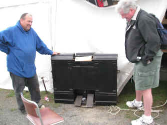 PICT0571_1200x900.jpg (171651 bytes)