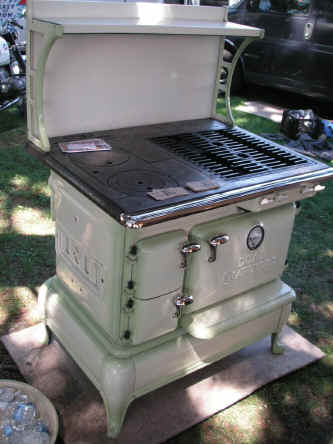 PICT1093_900x1200.jpg (162468 bytes)