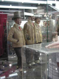 PICT7710_900x1200.jpg (77325 bytes)