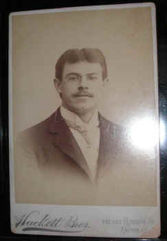 pict8478.jpg (121867 bytes)